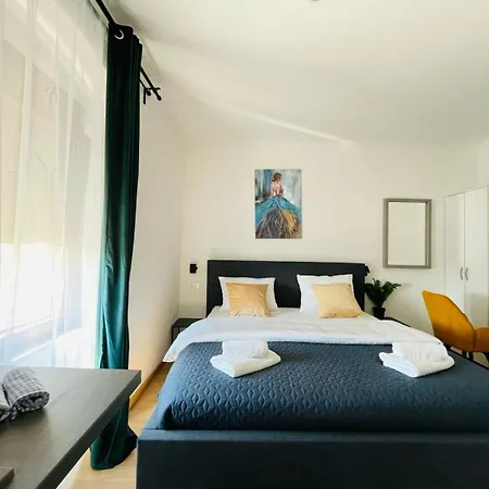 Astraluxe Apartment *