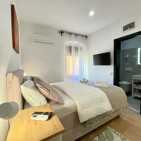 Astraluxe Apartment *