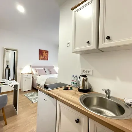 Astraluxe Apartment *
